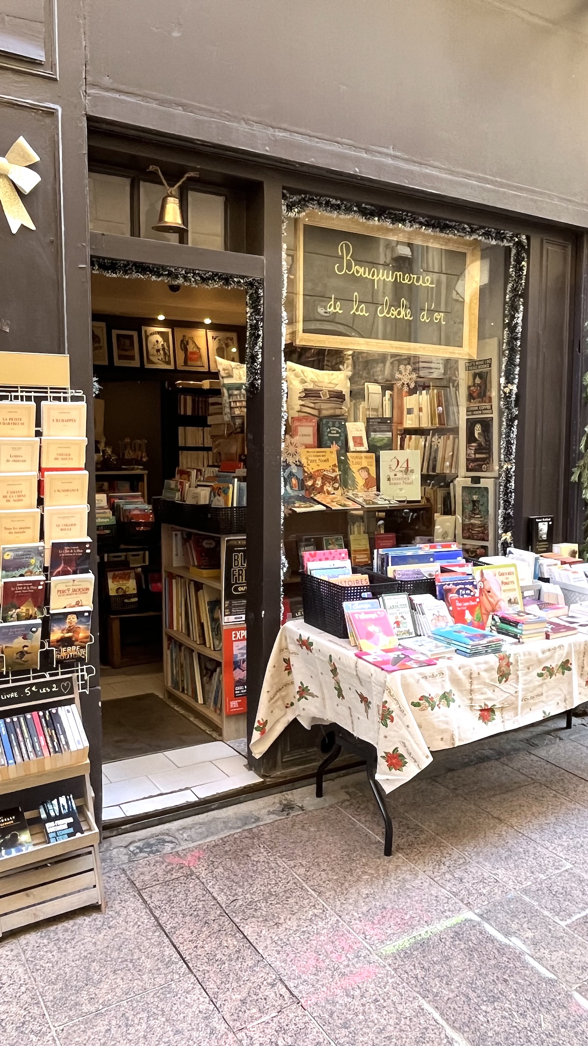📖 La Bouquinerie de la Cloche d’Or : un petit trésor littéraire au cœur de Perpignan