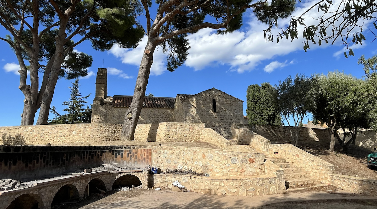 🌿 L’église Sainte-Cécile de Garrieux : un coin de Toscane en Roussillon