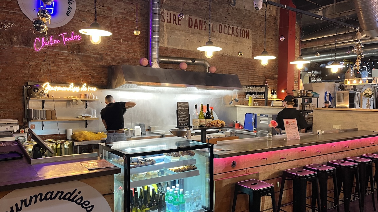 🍴✨ Les Halles Vauban : Le dédale de la Convivialité à Perpignan
