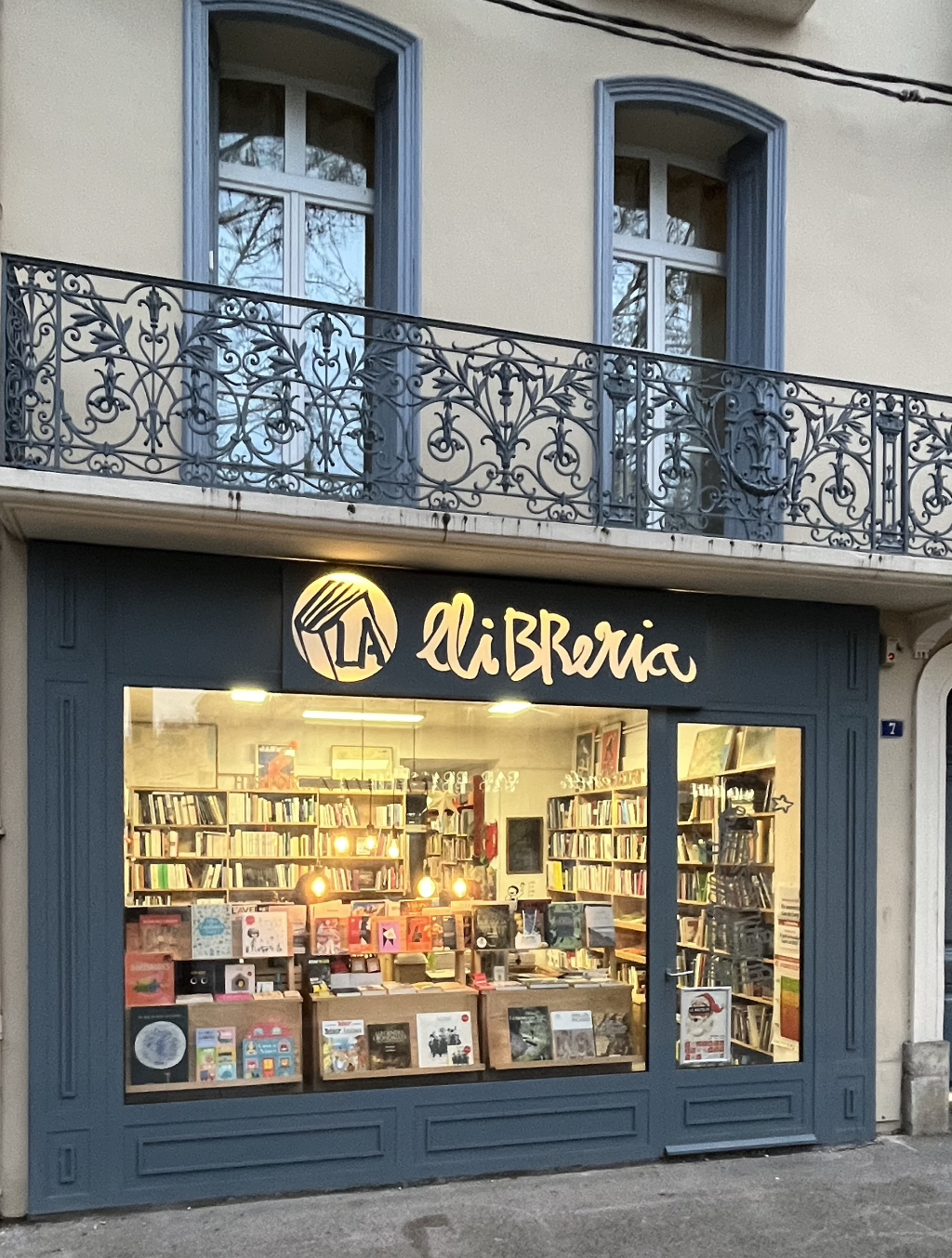 📚✨ La Llibreria Catalana : La Plus Ancienne Librairie de Perpignan, Gardienne de la Culture Catalane