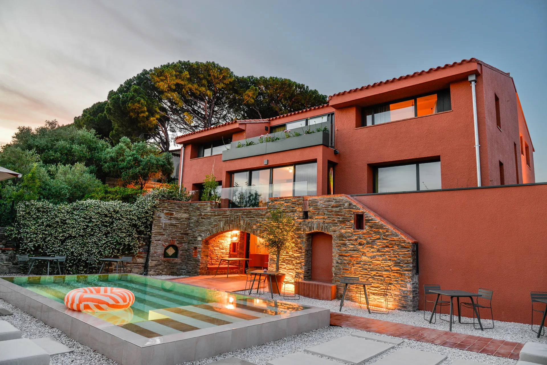 🏨✨ Maison Nova : le boutique hôtel 5 étoiles qui réinvente l&rsquo;art de séjourner à Collioure